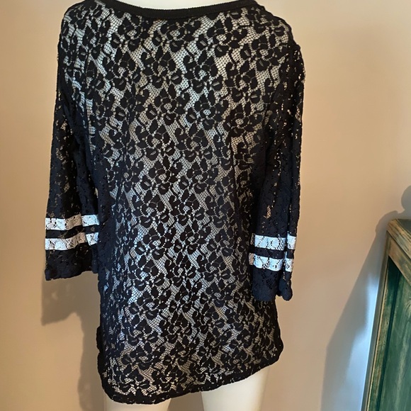 Chandail manche 3/4 en dentelle - Picture 3 of 3